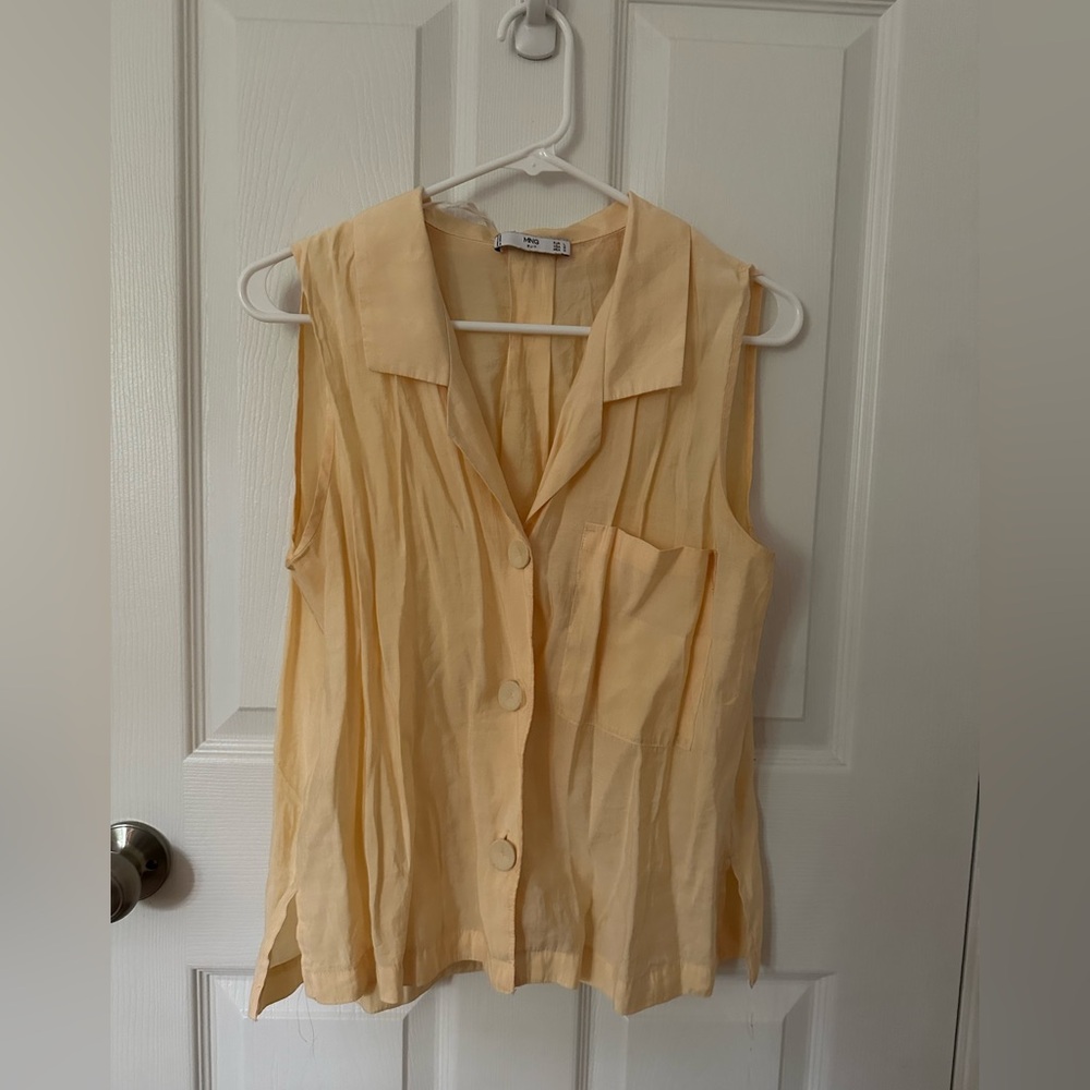 MANGO Yellow button down tank